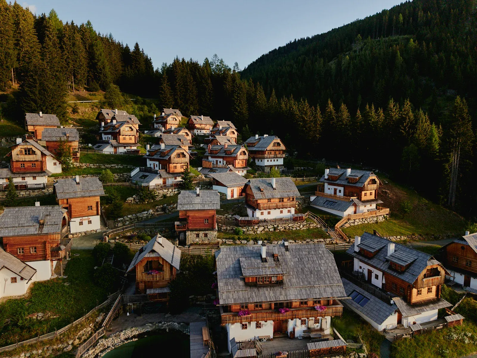 Almdorf Am Hochfalk mit Chalets in den Nockbergen